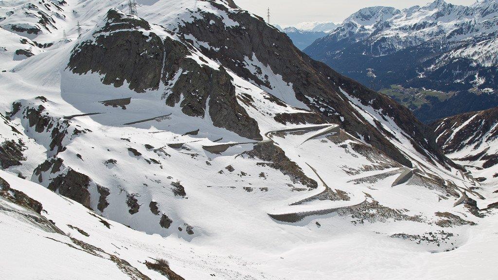 Schneeräumung am Gotthardpass