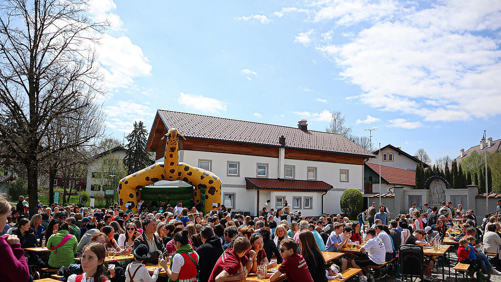 Maibaumaufstellen Berndorf