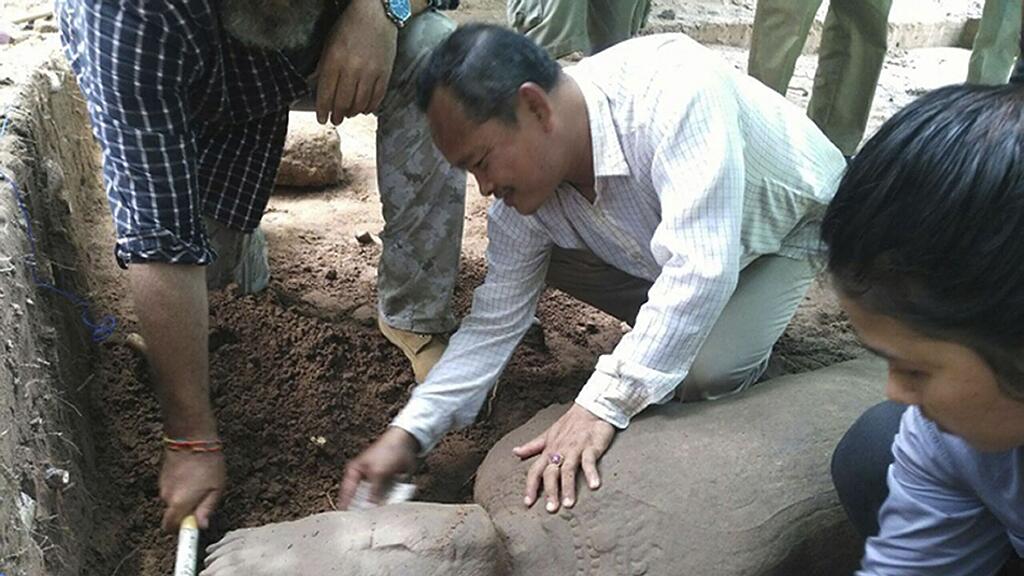 Die symbolische Wächterfigur soll mindestens 800 Jahre alt sein.