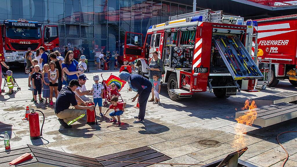 Die Salzburger Feuerwehren zeigen sich im Europark.