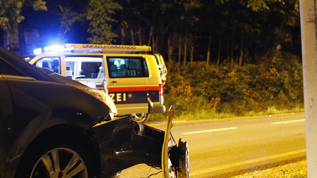 Der Biker dürfte frontal mit dem Pkw zusammengekracht sein.