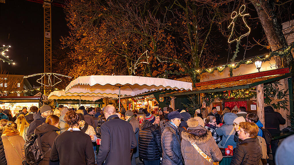 Alt Gnigler Krampusse beim Weihnachtsmarkt am Mirabellplatz