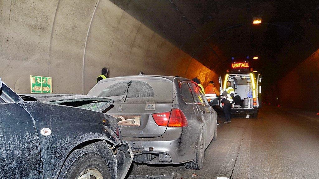 Massenkarambolage im Hieflertunnel