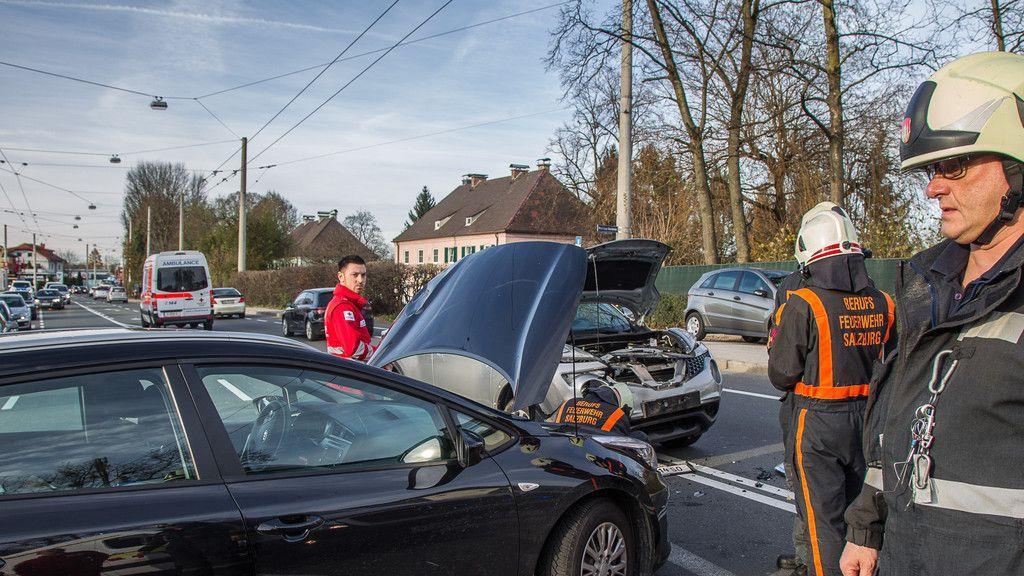 Pkw-Kollision auf der Münchner Bundesstraße