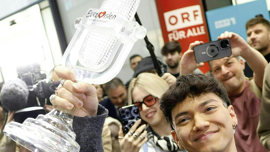 EUROVISION SONG CONTEST (ESC) 2025: ANKUNFT VON  ESC-SIEGER JJ AM FLUGHAFEN WIEN