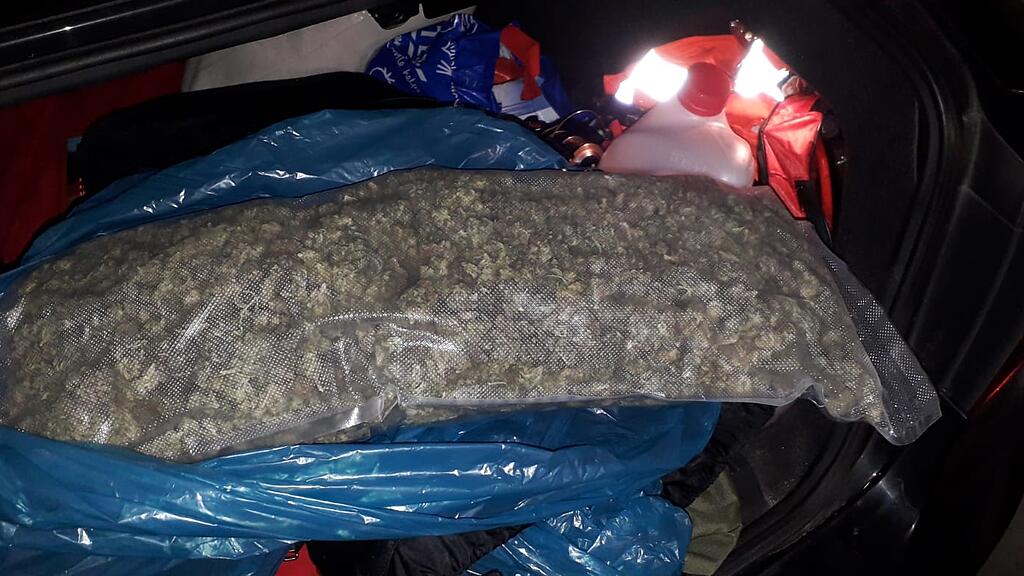Polizisten finden Cannabis in Kofferraum