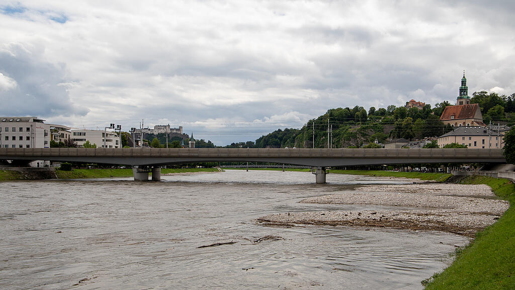 Lehener Br\u00fccke, Unterf\u00fchrung gesperrt, Hochwasser,
