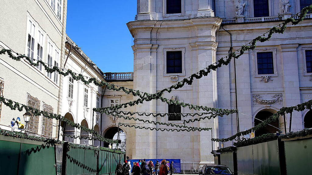 Salzburger Christkindlmarkt Aufbau
