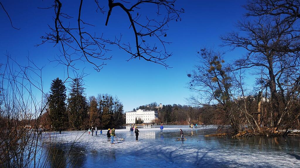 Eisläufer am Leopoldskroner Weiher