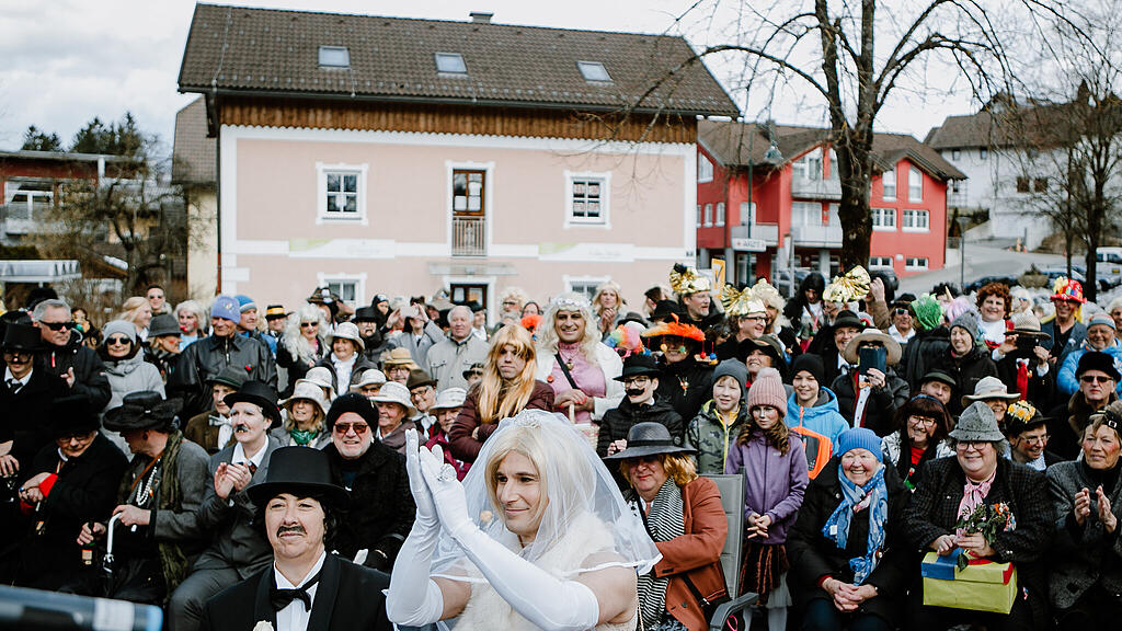 Verkehrte Hochzeit, Kirche