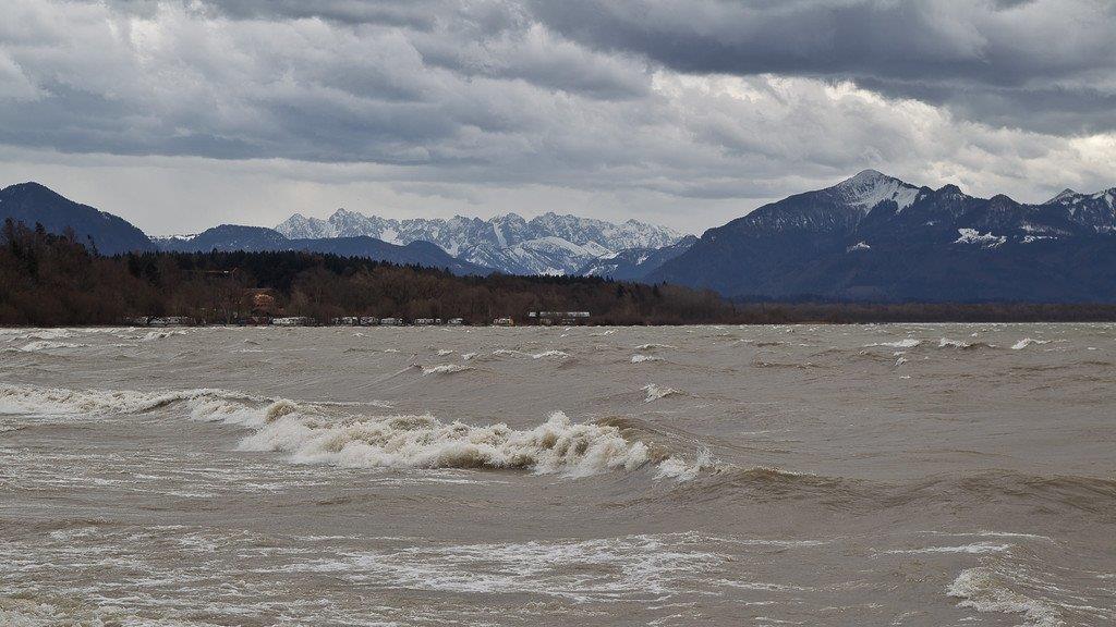 Niklas fegt über Chiemsee