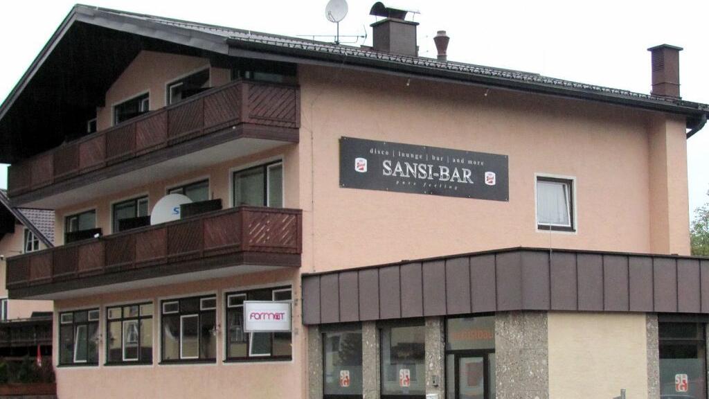 Der Halleiner wurde zuvor aus dem Lokal geworfen, anschließend kam er mit einer Waffe zurück.