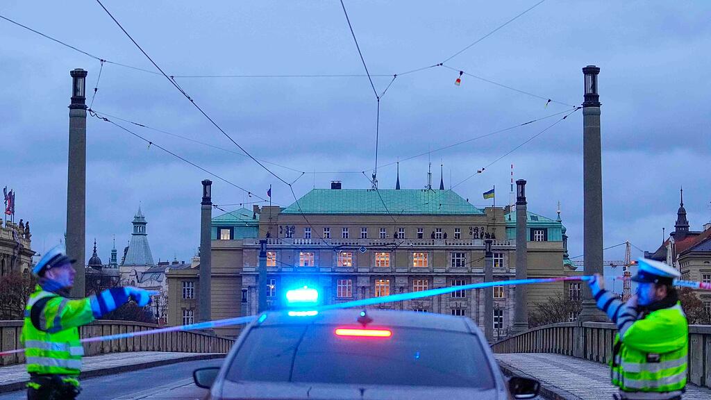 Schüsse in Prag