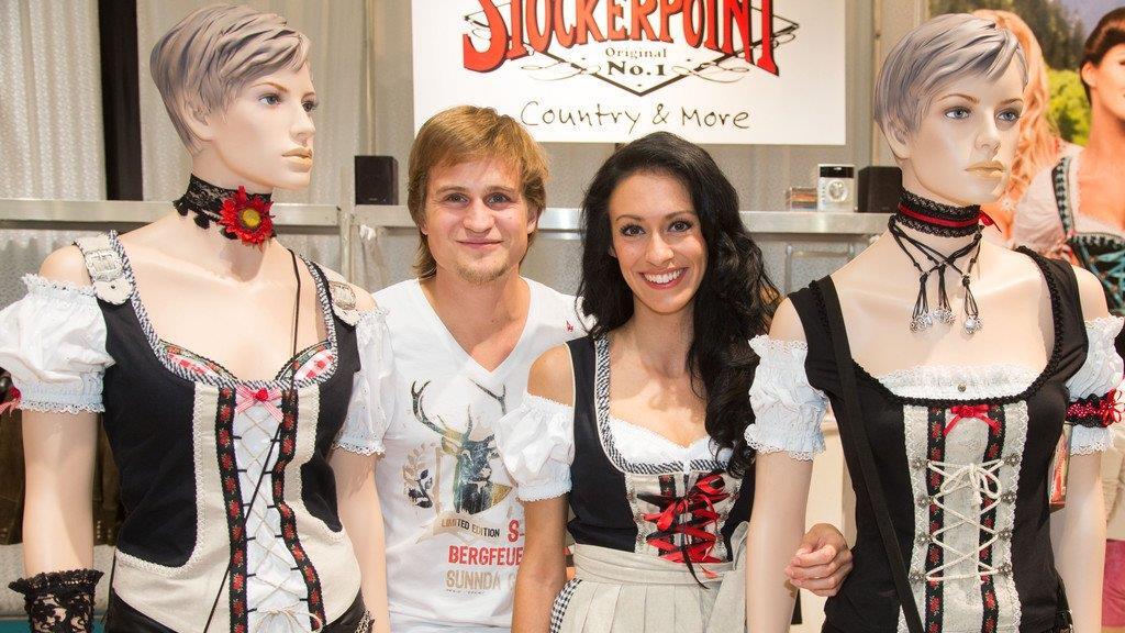 Tracht von Bachelor-Kandidatin