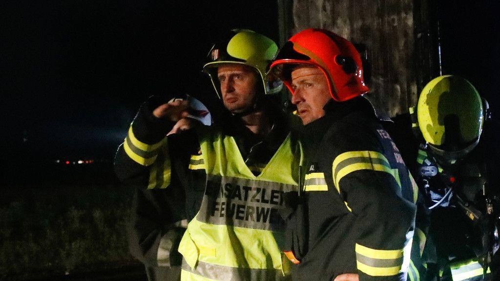 St. Peter: Lkw-Anhänger brennt auf B148 ab