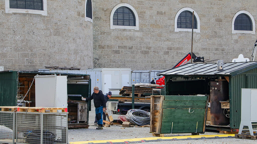 Aufbau Christkindlmarkt II