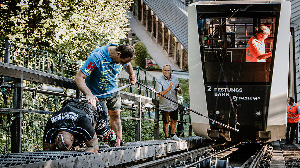 Weltrekordversuch FestungsBahn ziehen