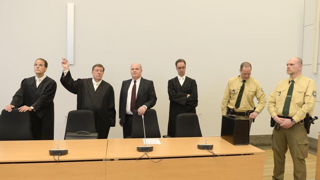 Auftakt im Prozess gegen FC Bayern-Präsident Uli Hoeneß