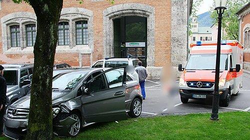 Bad Reichenhall: Pkw gegen Baum