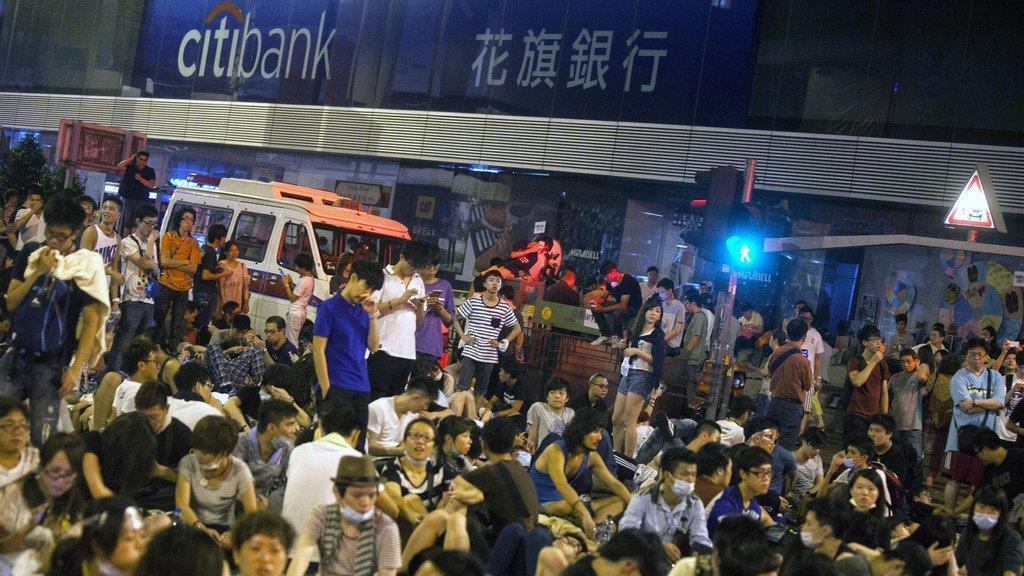 Demonstranten legen Hongkong lahm