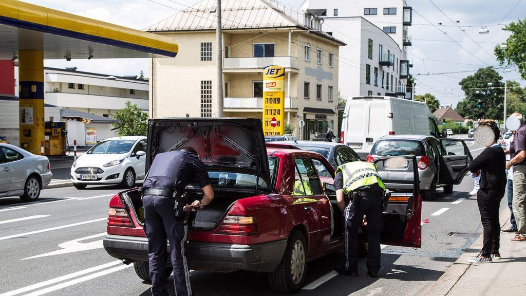 Fünf Verletzte bei Auffahrunfall in Münchner Bundesstraße