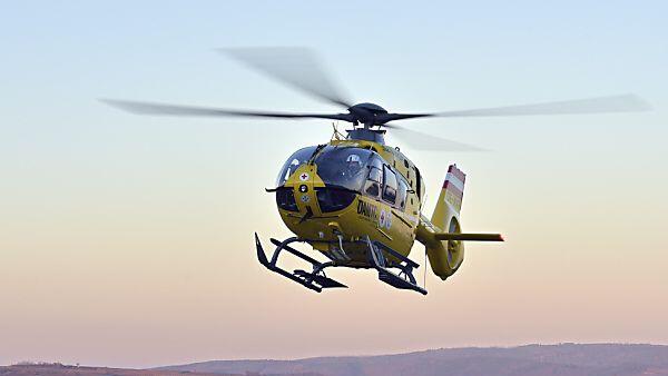 Zwei Notarzthubschrauber brachten Bergretter zur Verunglückten
