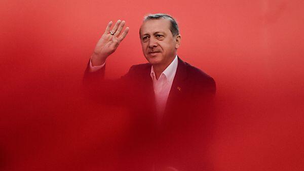 Erdogan würde Verfassungsänderung unterzeichnen