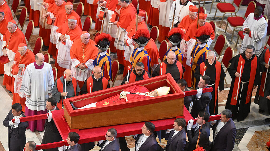Papst Franziskus, Sarg