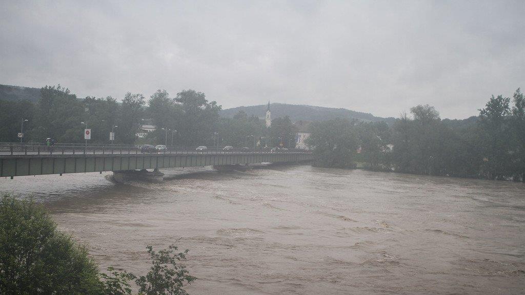 Hochwasser: Abtransporte im Kraftwerk Braunau
