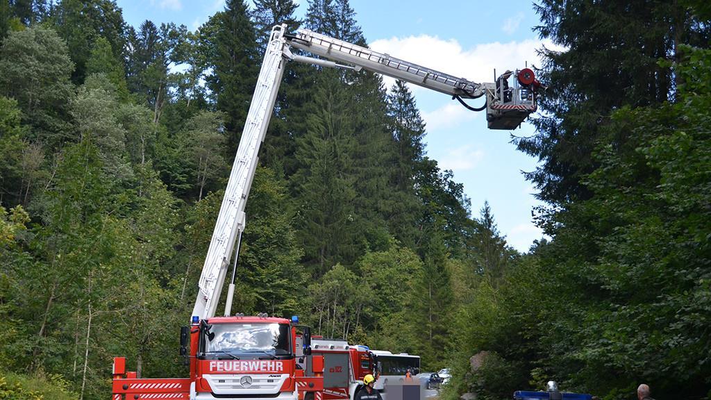 Familie von Ufer der Wagrainer Ache gerettet