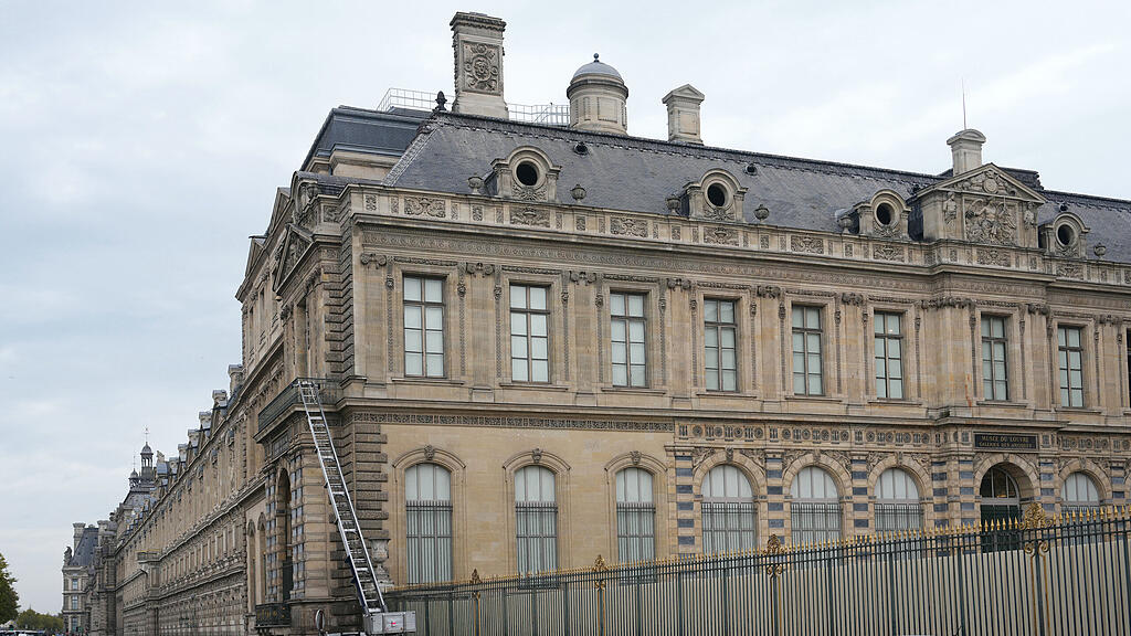 Raubüberfall in Louvre-Museum in Paris