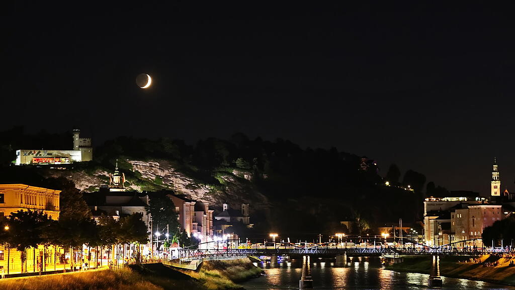 Mond über dem Salzburger Stadtfest