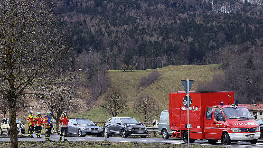 Unfall B20 Piding - Pkw contra Sattelschlepper