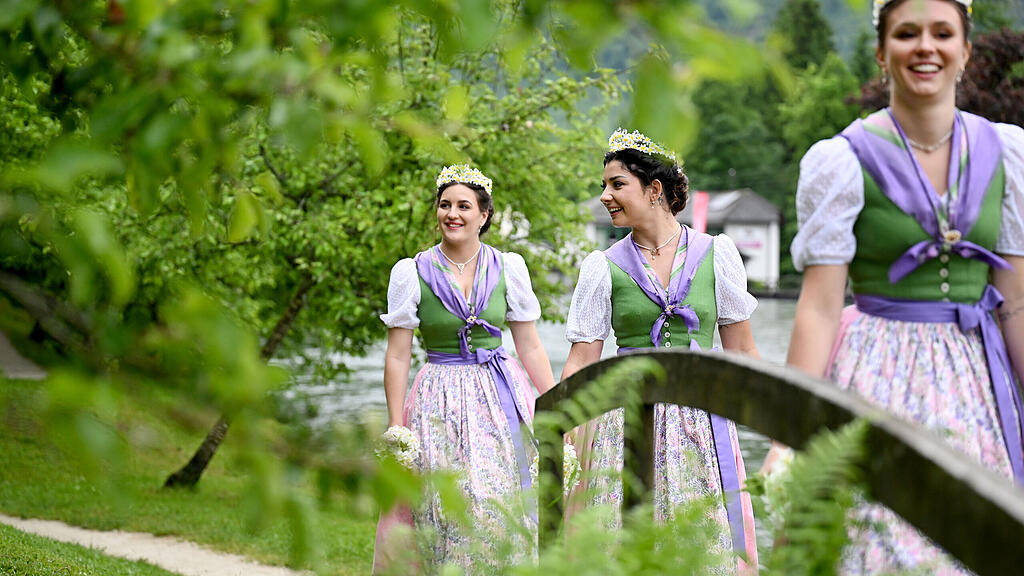 65. NARZISSENFEST IM AUSSEERLAND / FOTOTERMIN DER HOHEITEN