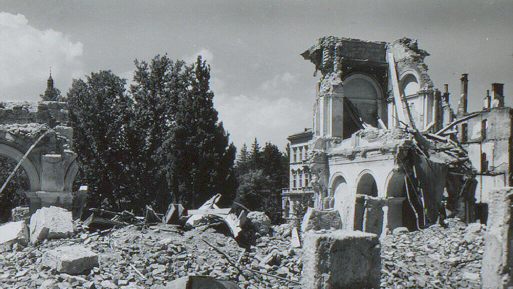 Kurhaus_Luftangriffe_1944.jpg