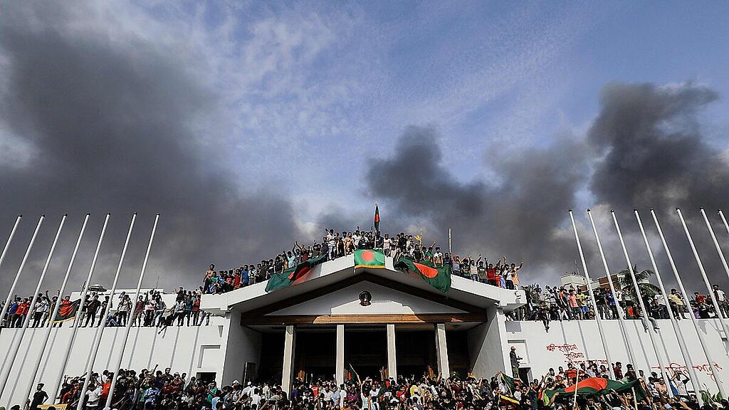 Sturm auf Regierungssitz bei Anti-Regierungs-Protest in Bangladesch