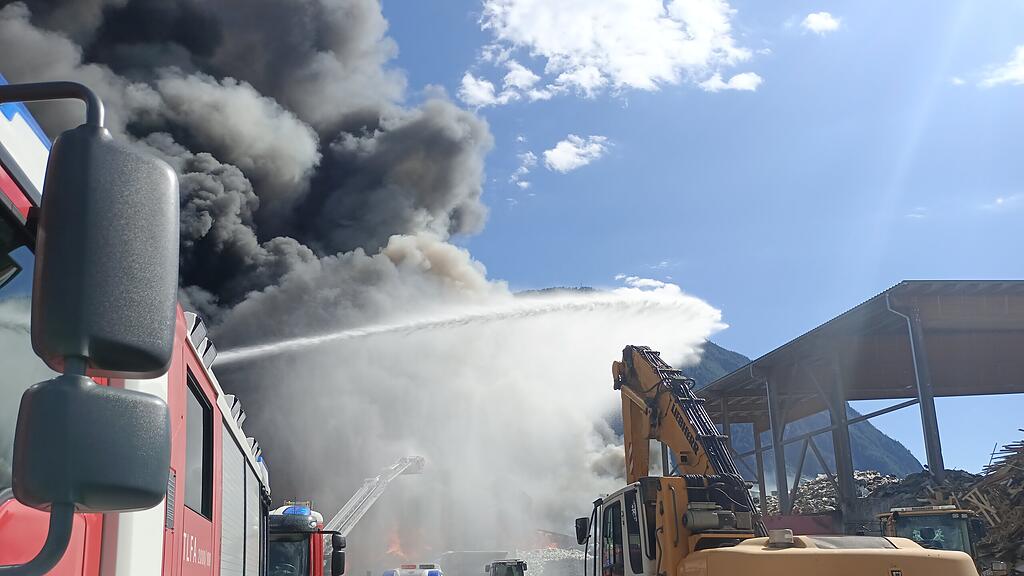 ++ HANDOUT ++ TIROL: GROSSBRAND IN OSTTIROLER RECYCLING-ANLAGE - WARNUNG AUFRECHT