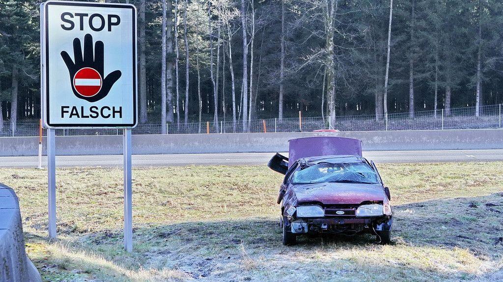 Pkw-Überschlag an der Autobahnauffahrt Oberwang