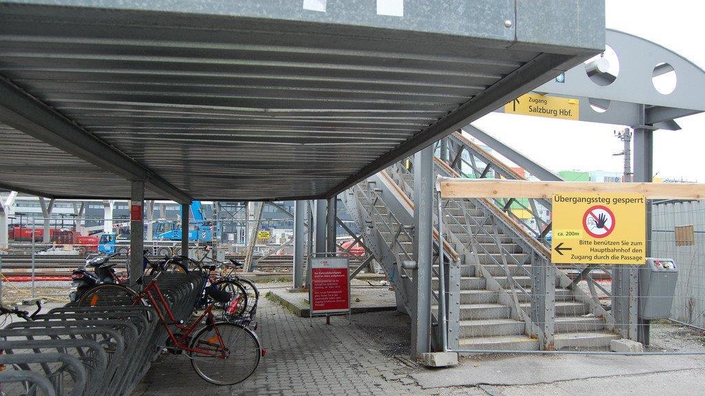 Fußgängerbrücke abgetragen