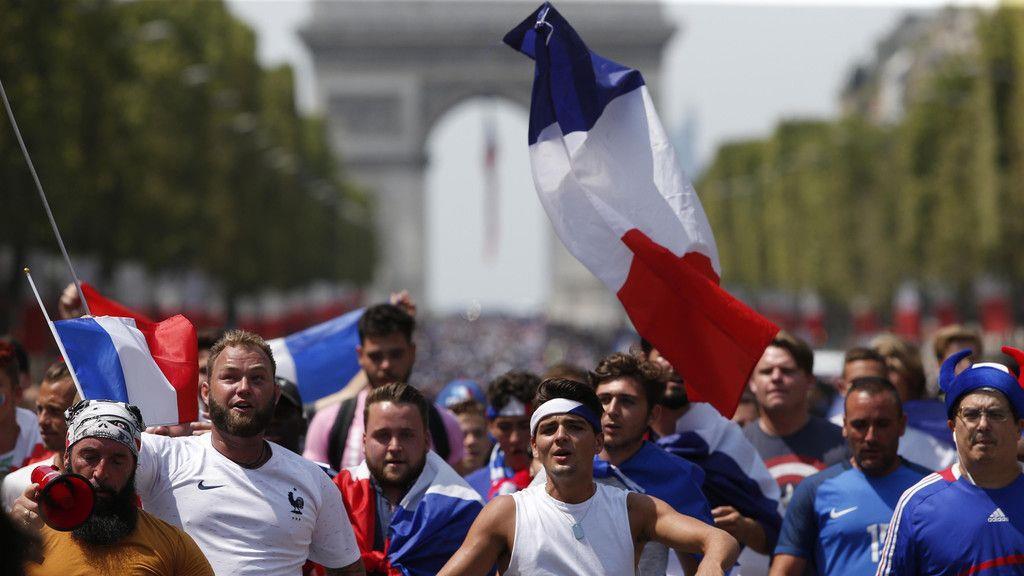 Weltmeister in Paris empfangen