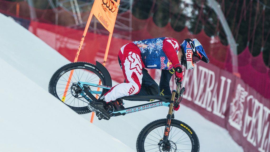 Mountainbiker Max Stöckl bezwingt die Streif