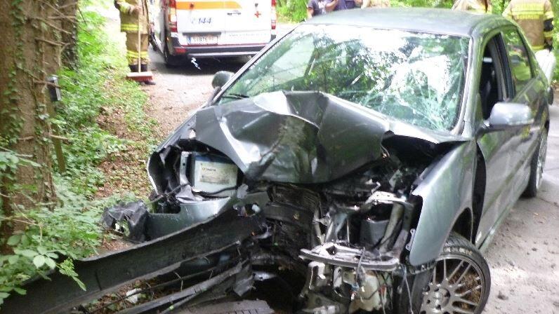 Der junge Lenker wurde beim Crash in Bergheim verletzt.