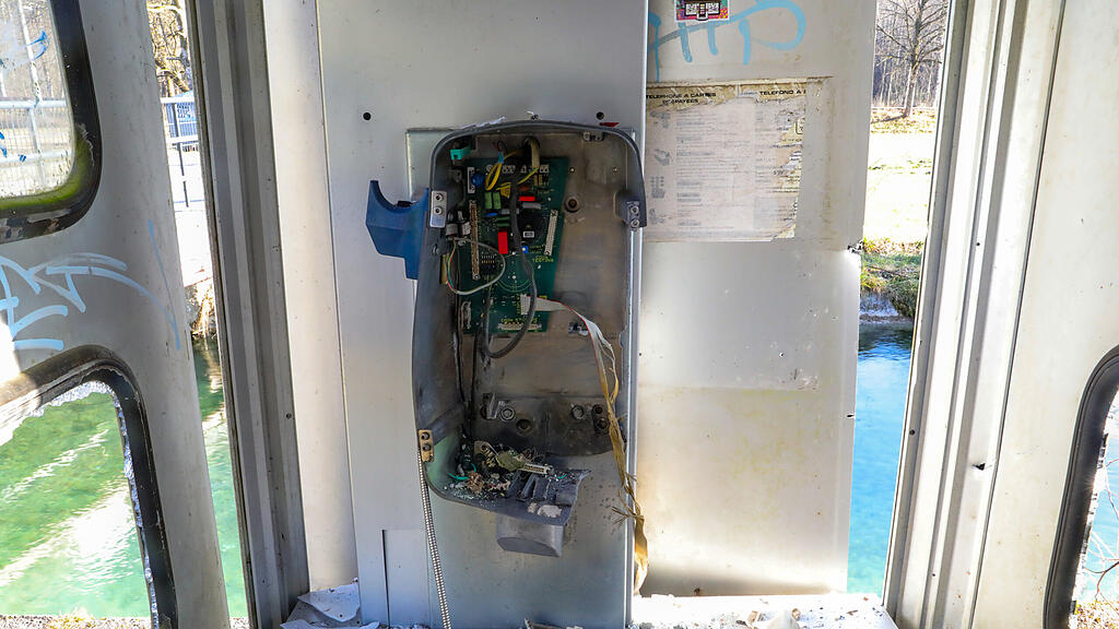 Telefonzelle Gneis