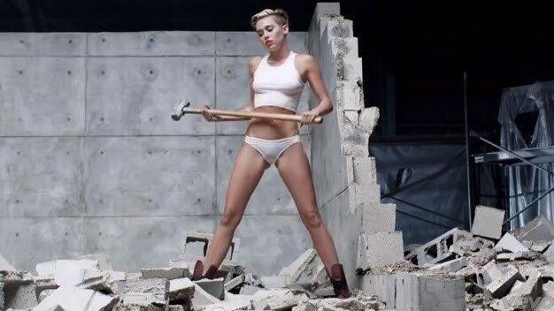 Fotos aus "Wrecking Ball"