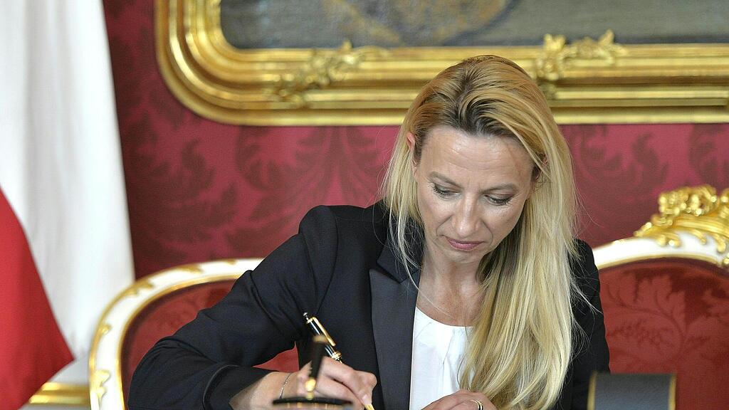 SB, Minister, Übergangsregierung