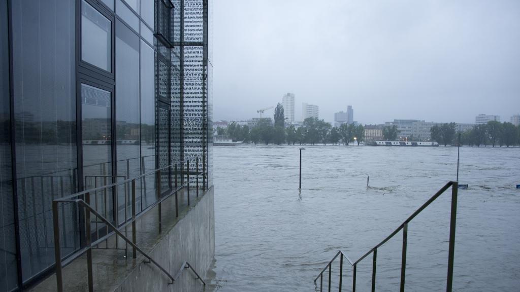 Linz: Donaulände überflutet
