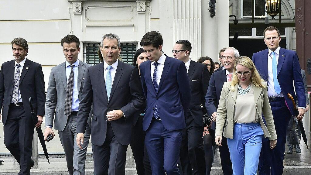 AMTSENTHEBUNG DER REGIERUNG DURCH DEN BUNDESPR\u00c4SIDENTEN
