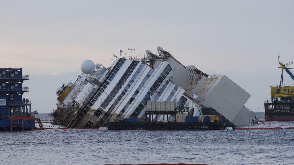 Wrack der Costa Concordia ist aufgerichtet