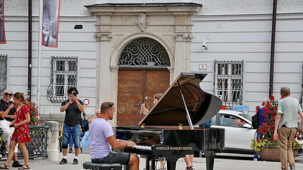 Open Piano Mozartplatz