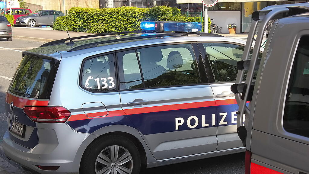 Fußgänger kollidiert mit Bus
